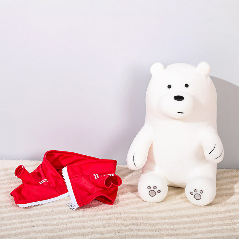 Peluche Ice Bear della collezione We Bare Bear che indossa una felpa rossa con zip, removibile.