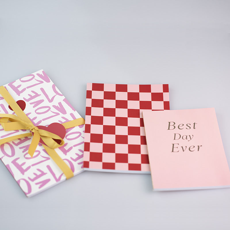 Set di 3 notebook Love con diverse fantasie Love rosa e rosse e tre dimensioni differenti