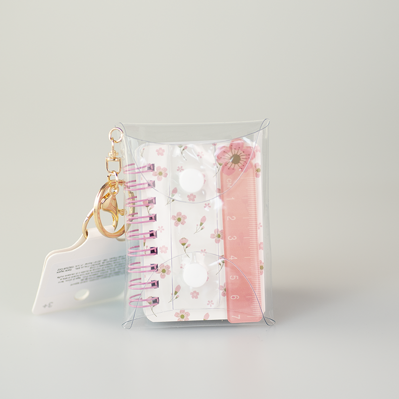 Portachiavi della collezione Sakura con mini notebook e riga disponibile in tre varianti
