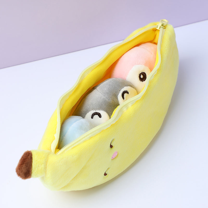 Peluche astuccio banana melanzana contenente tre mini peluche
