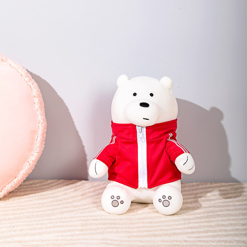 Peluche Ice Bear della collezione We Bare Bear che indossa una felpa rossa con zip, removibile.